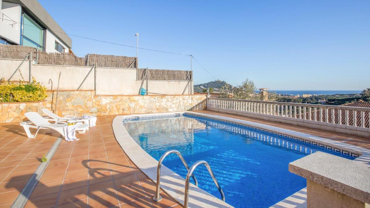 Blanes Villa Sleeps 9 With Pool Exterior photo